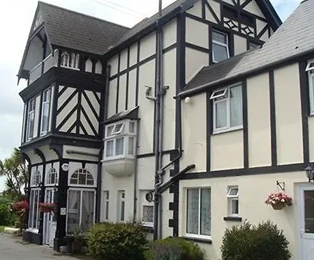 Hotel Tudor Court
